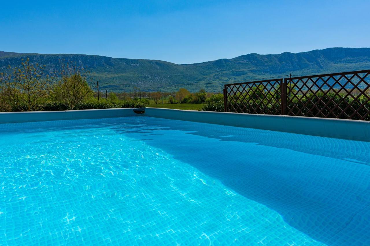 Family Friendly Apartments With A Swimming Pool Cepic, Central Istria - Sredisnja Istra - 11636 Zatka Cepic Exterior foto